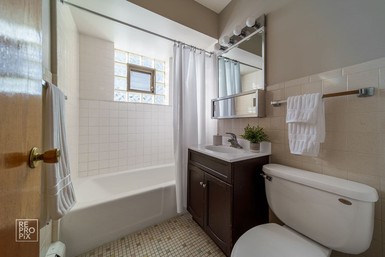 Hillside Apartment: 5000 Harrison St