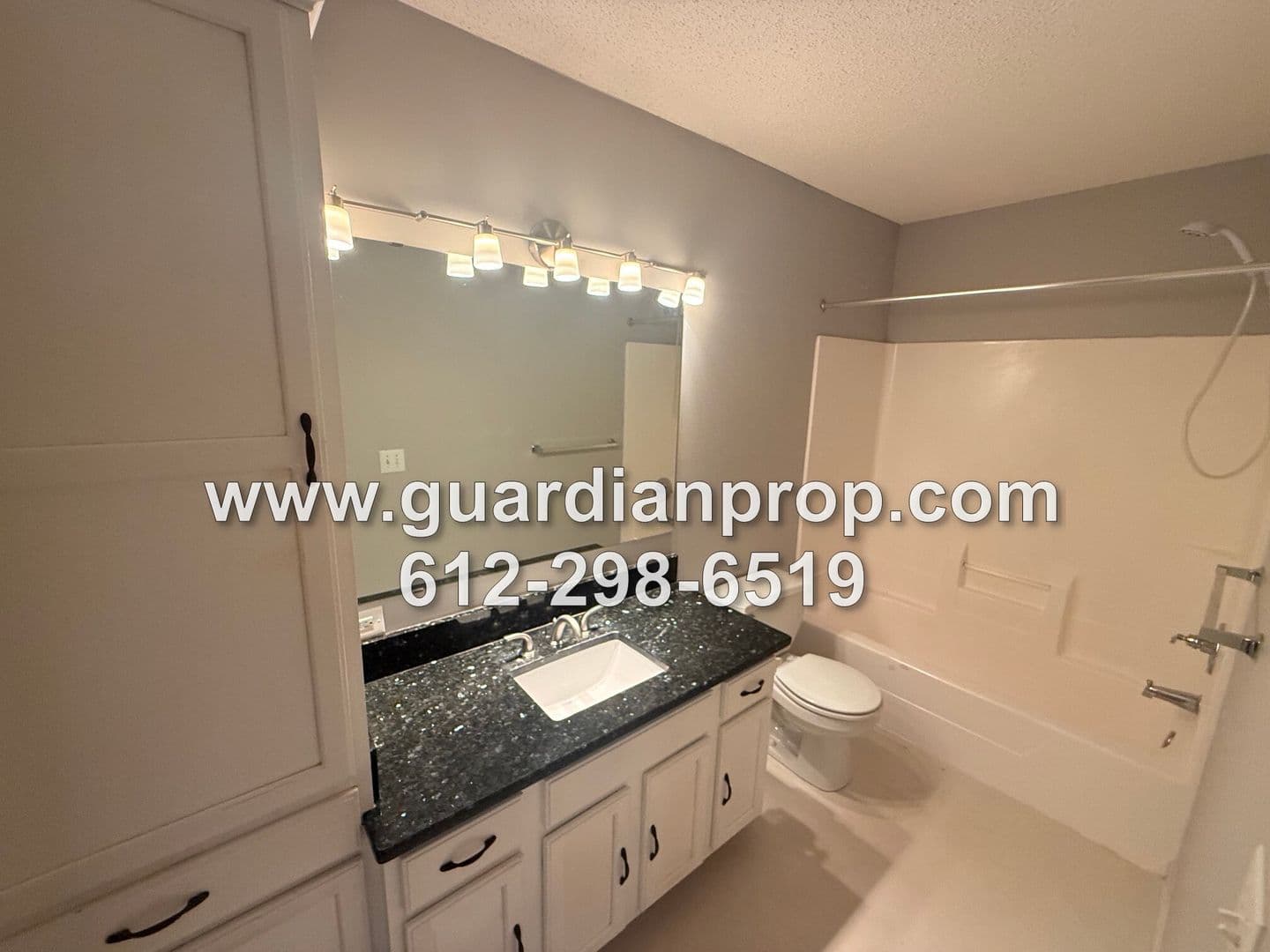 Shakopee Townhome: 2290 Downing Avenue