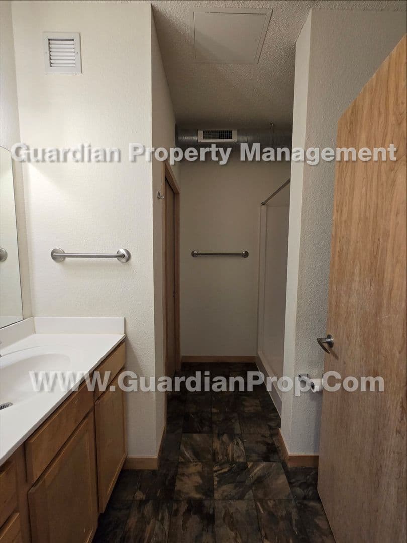 Minneapolis Apartment: 811 4th St SE - #310