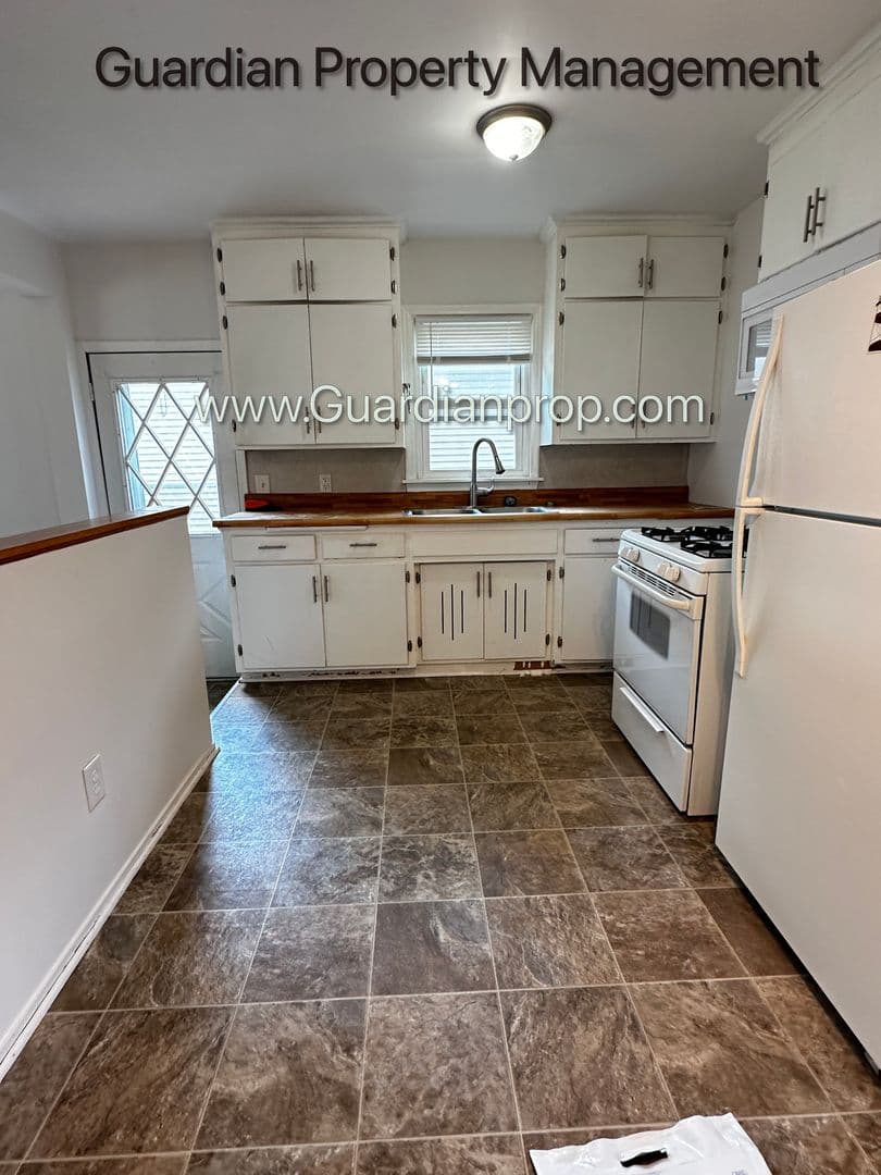 St. Louis Park House: 2944 Quebec Avenue S