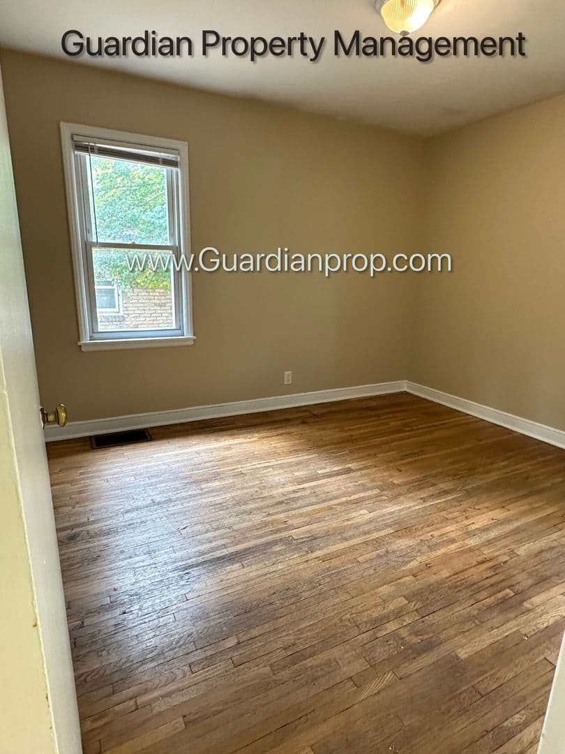 Minneapolis Apartment: 855 - 857 24th Avenue SE