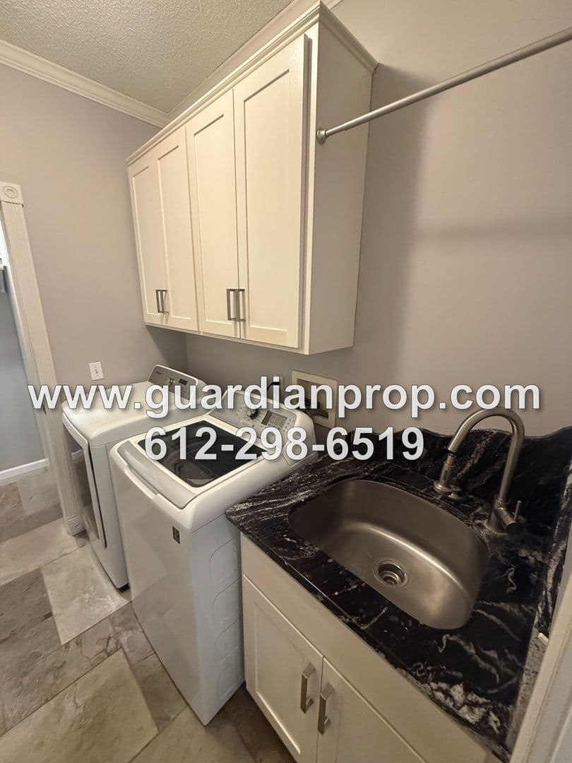 Shakopee Townhome: 2290 Downing Avenue