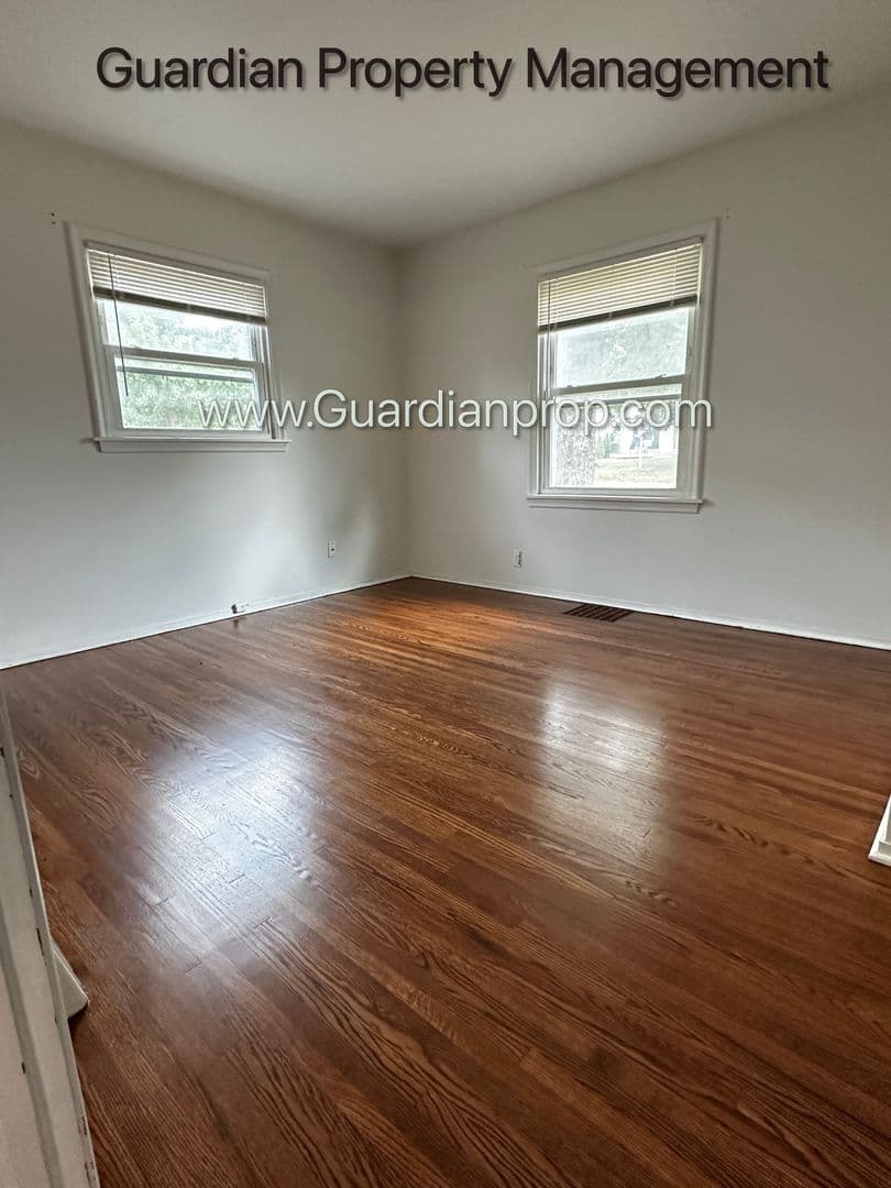 St. Louis Park House: 2944 Quebec Avenue S