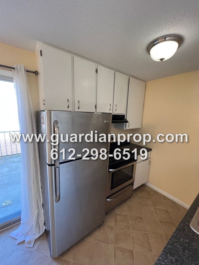Oakdale Townhome: 1495 Goodwin Avenue N