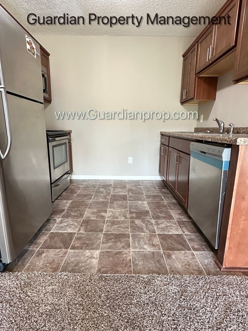 Champlin Townhome: 11942 Emery Village Drive N