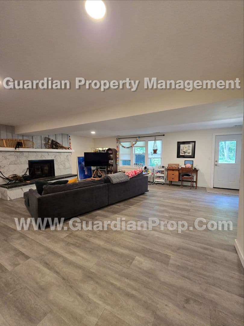 Mound House: 1445 Cherry Place