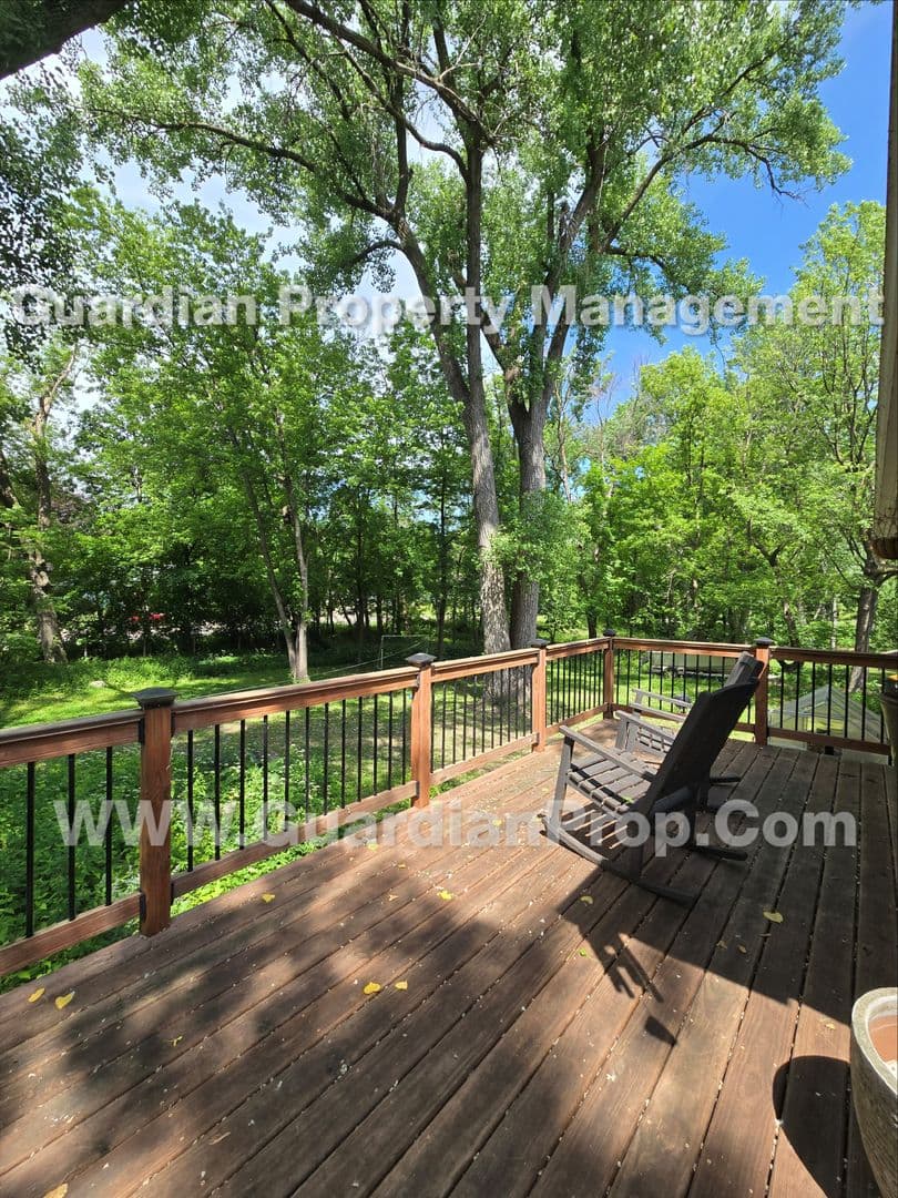 Mound House: 1445 Cherry Place