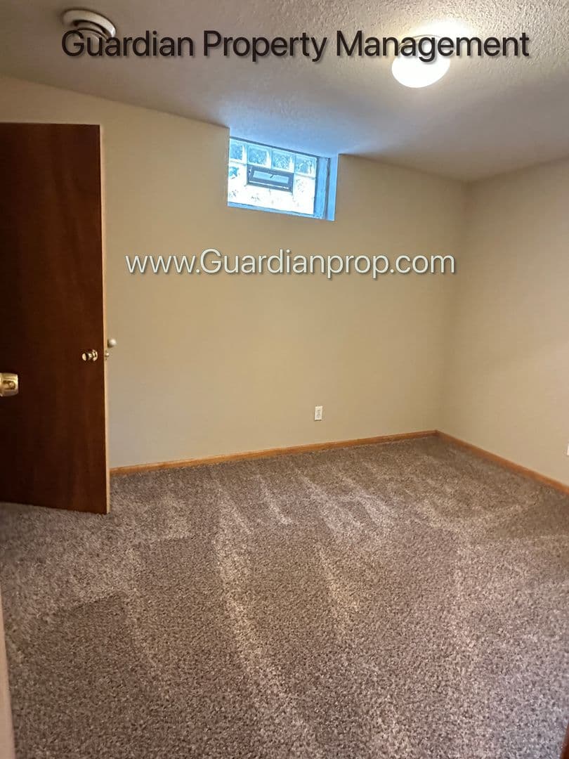 Minneapolis Apartment: 855 - 857 24th Avenue SE