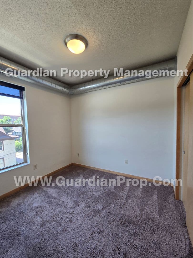 Minneapolis Apartment: 811 4th St SE - #310