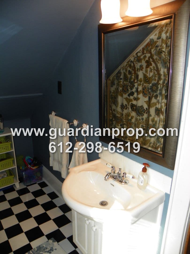 St. Paul House: 983 Edmund Avenue