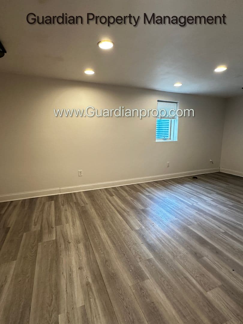 St. Louis Park House: 2944 Quebec Avenue S