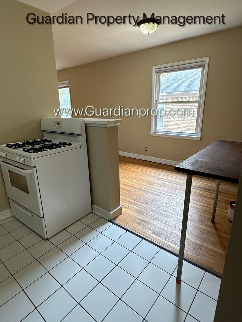 Minneapolis Apartment: 855 - 857 24th Avenue SE