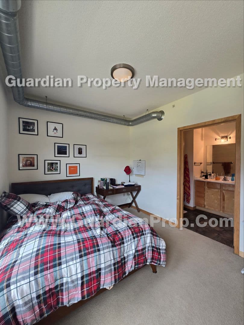 Minneapolis Apartment: 811 4th St SE - #214