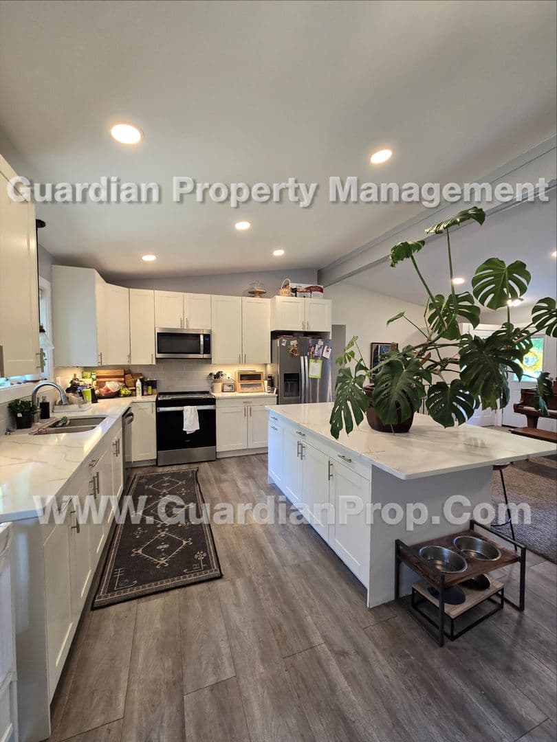 Mound House: 1445 Cherry Place