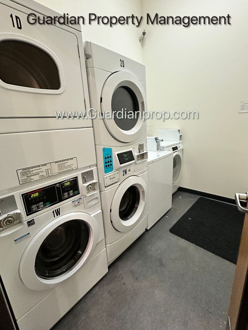 Minneapolis Apartment: 811 4th St SE - #310