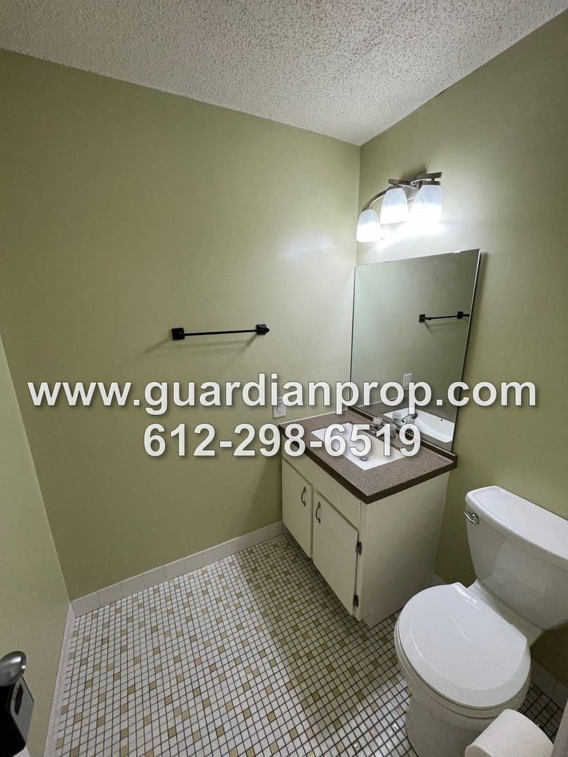 Oakdale Townhome: 1495 Goodwin Avenue N
