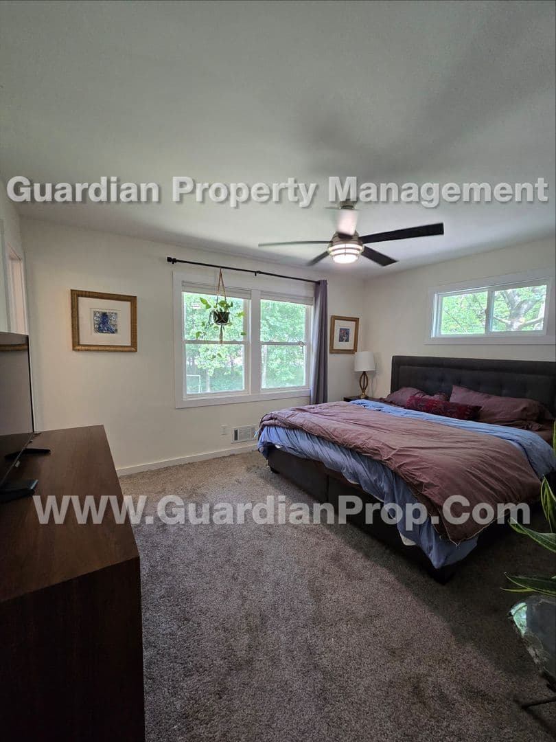 Mound House: 1445 Cherry Place