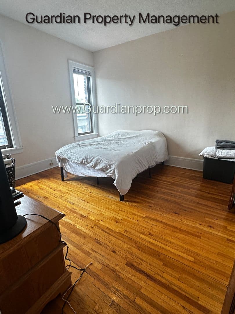 Minneapolis Apartment: 2882 Humboldt Ave S - #301