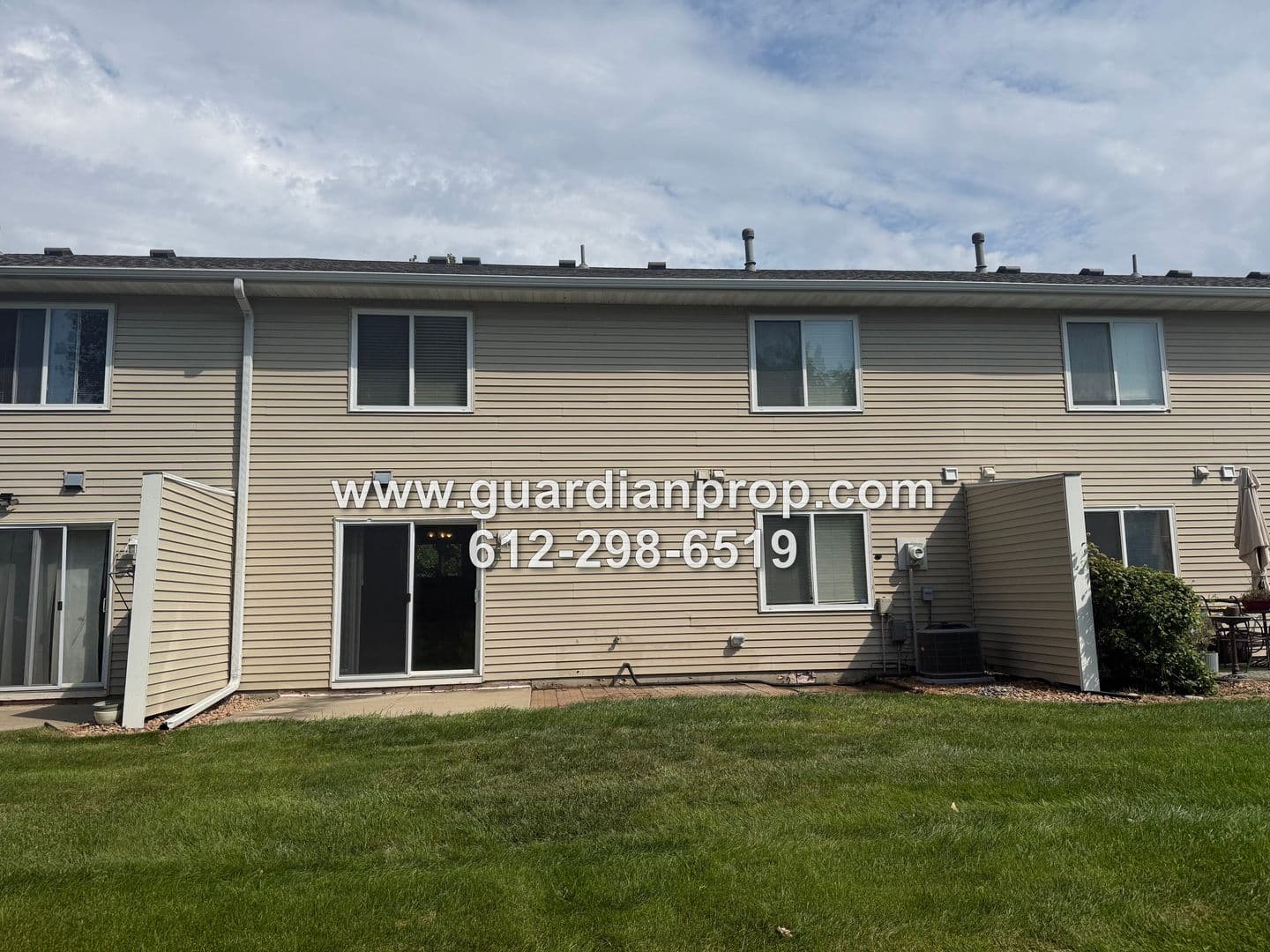 Shakopee Townhome: 2290 Downing Avenue