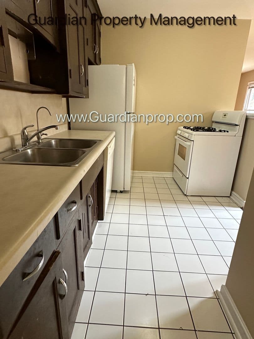Minneapolis Apartment: 855 - 857 24th Avenue SE