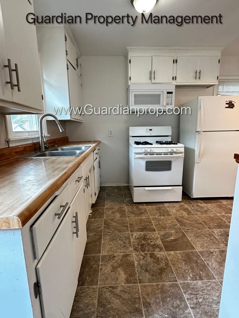 St. Louis Park House: 2944 Quebec Avenue S