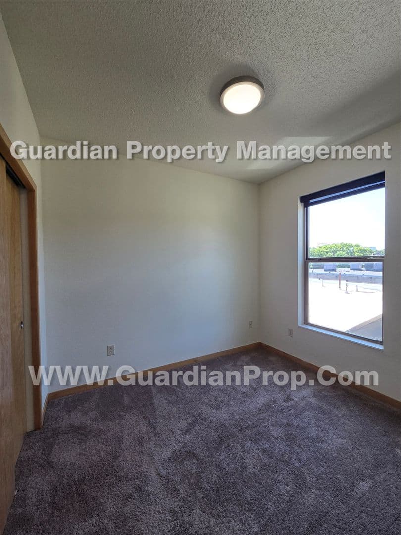 Minneapolis Apartment: 811 4th St SE - #310