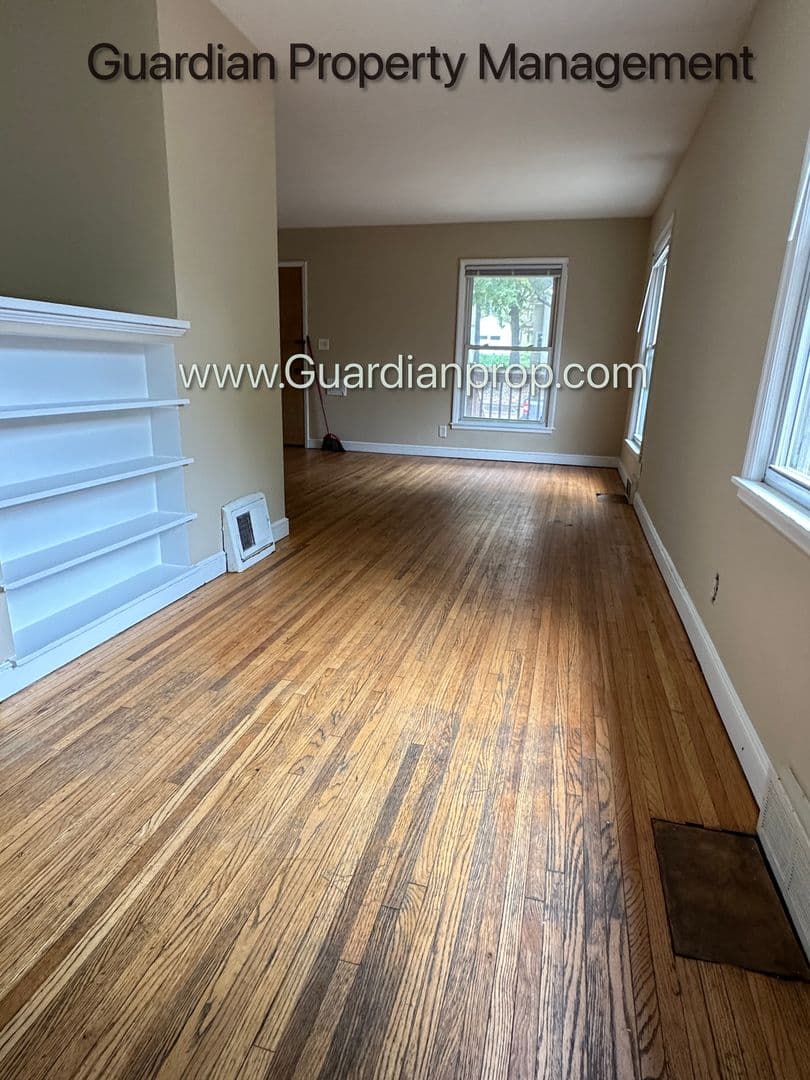 Minneapolis Apartment: 855 - 857 24th Avenue SE