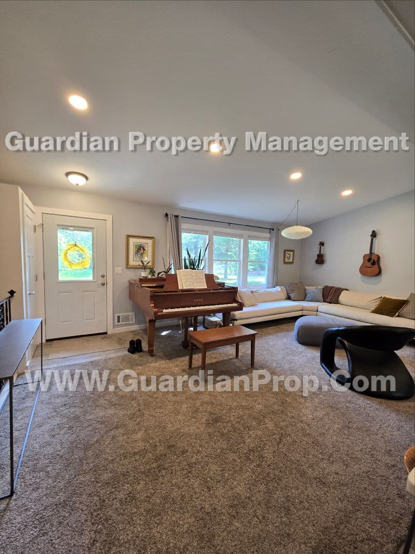 Mound House: 1445 Cherry Place