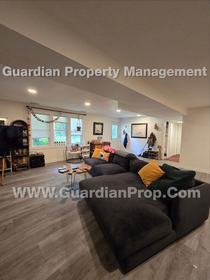 Mound House: 1445 Cherry Place