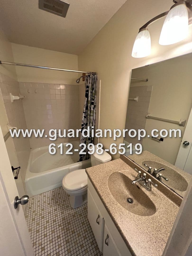 Oakdale Townhome: 1495 Goodwin Avenue N
