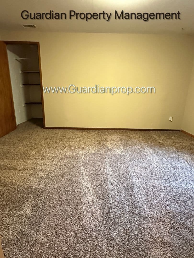 Minneapolis Apartment: 855 - 857 24th Avenue SE