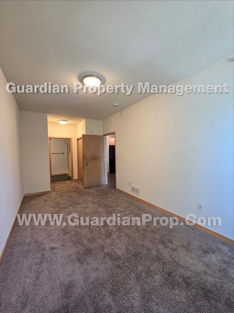 Minneapolis Apartment: 811 4th St SE - #310