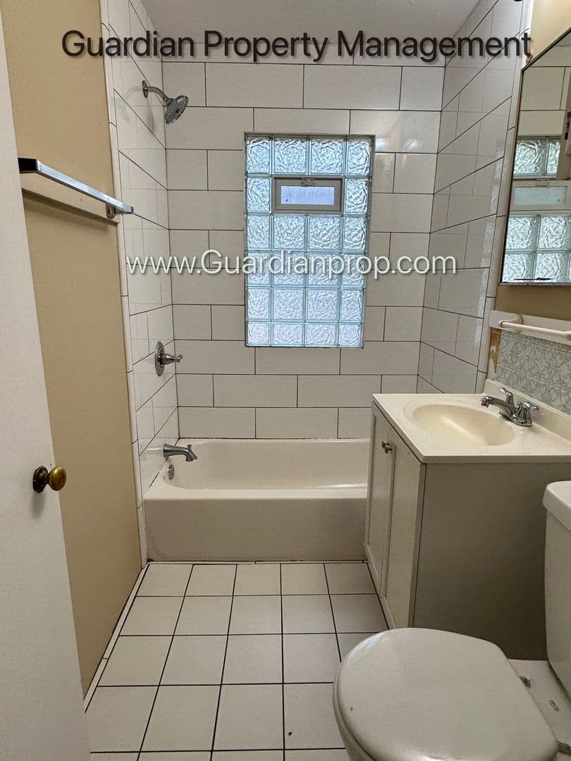Minneapolis Apartment: 855 - 857 24th Avenue SE