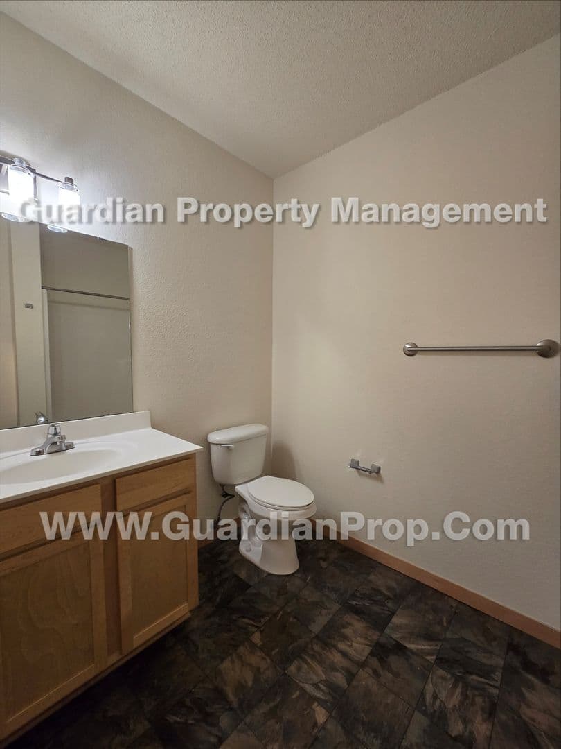 Minneapolis Apartment: 811 4th St SE - #310