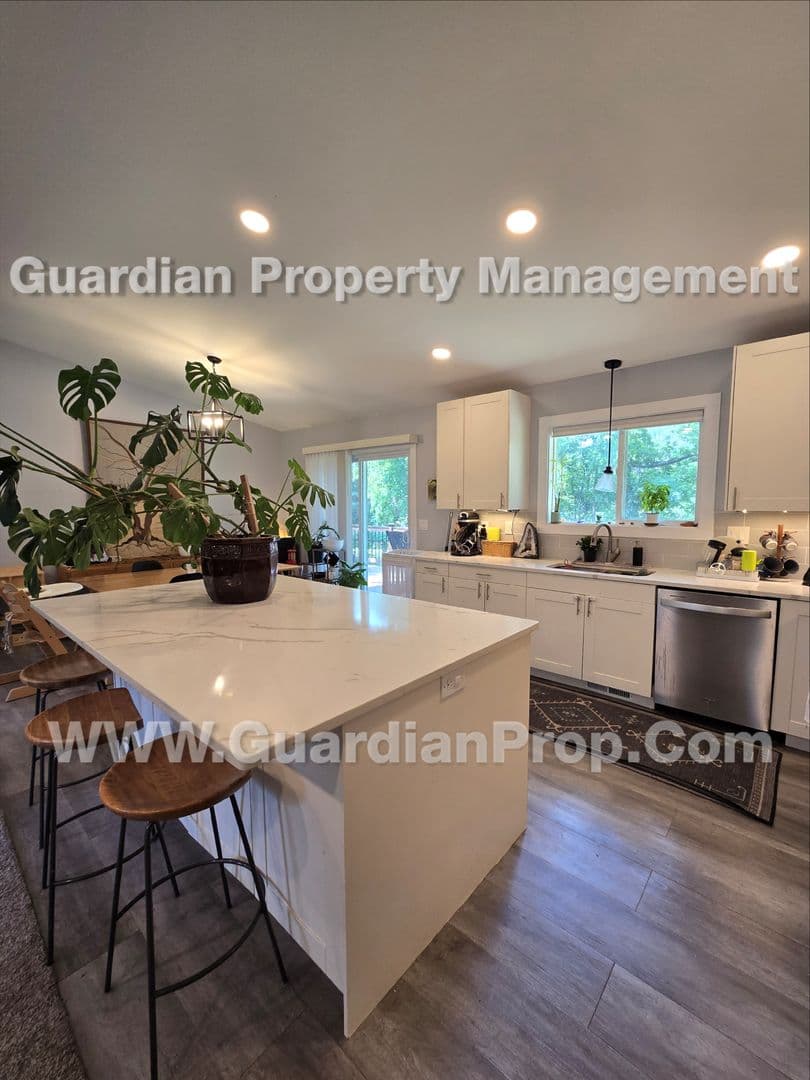 Mound House: 1445 Cherry Place