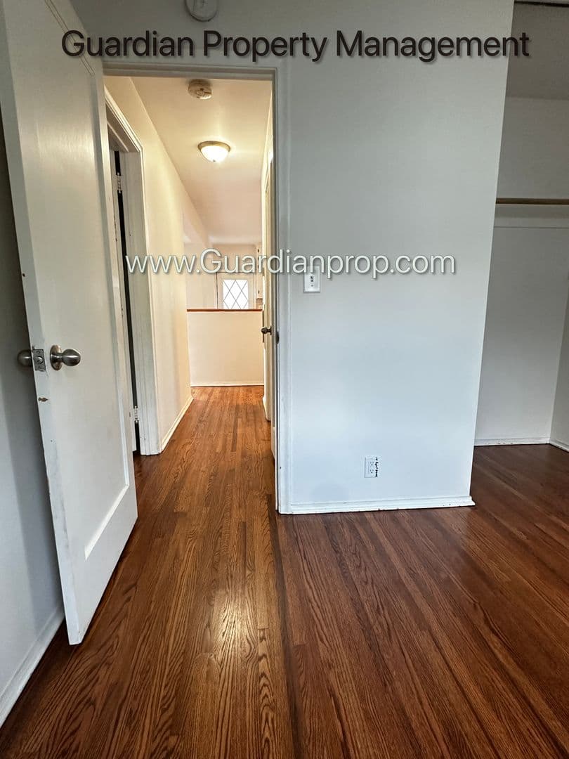 St. Louis Park House: 2944 Quebec Avenue S
