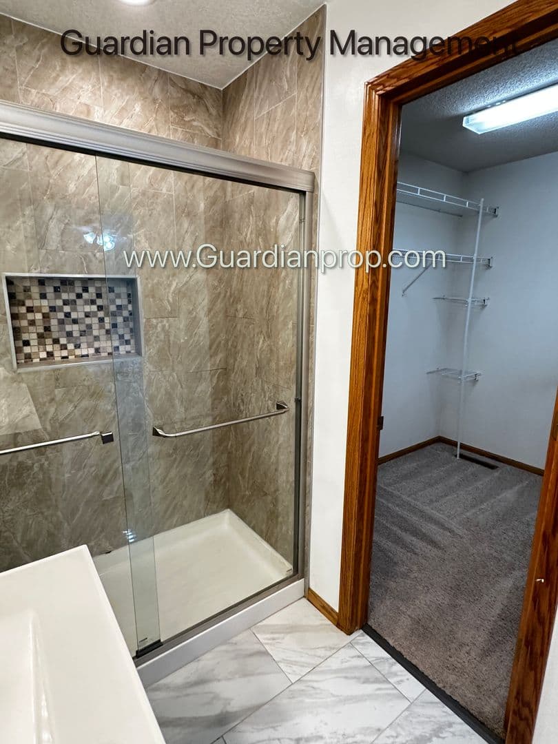 Maple Grove House: 15224 82nd Avenue N