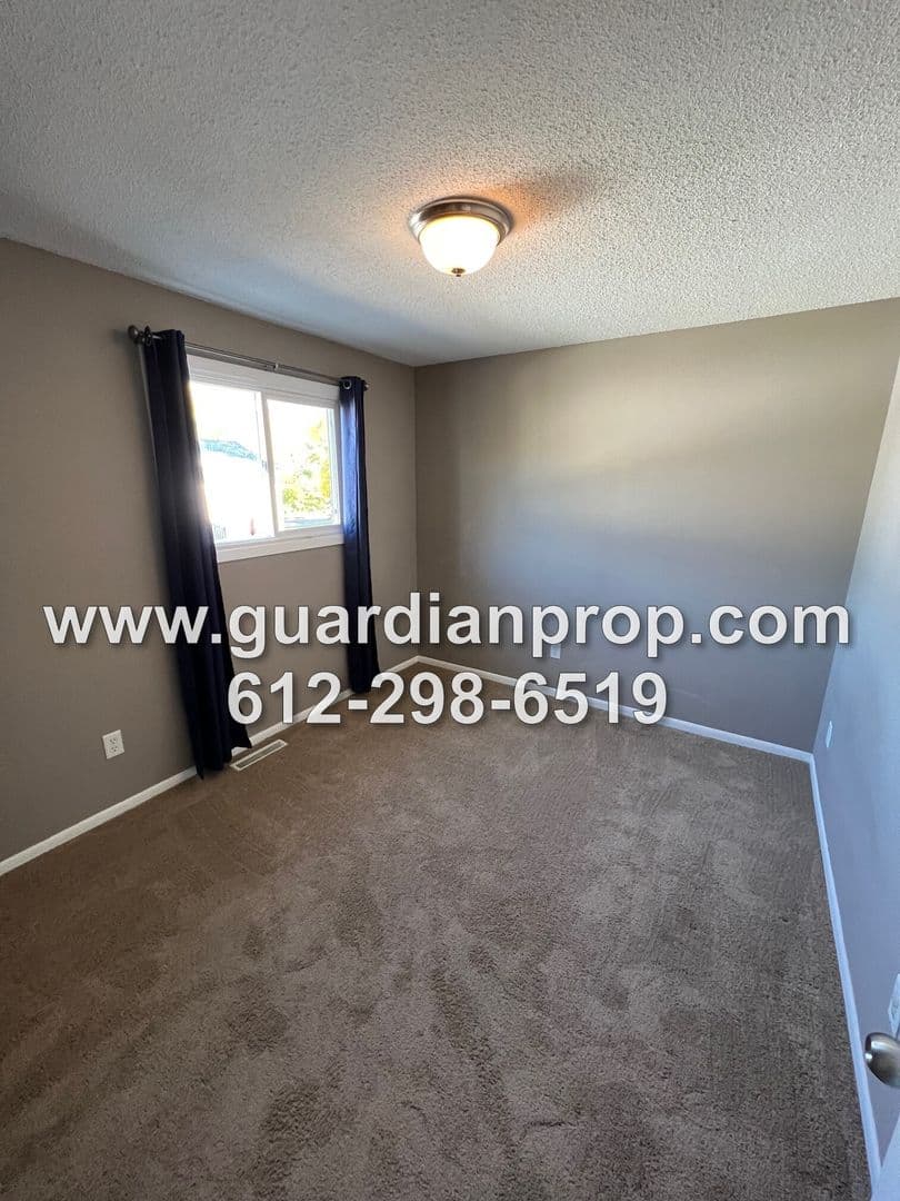 Oakdale Townhome: 1495 Goodwin Avenue N