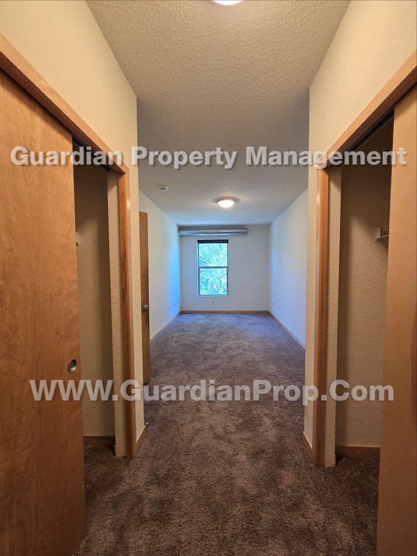 Minneapolis Apartment: 811 4th St SE - #310