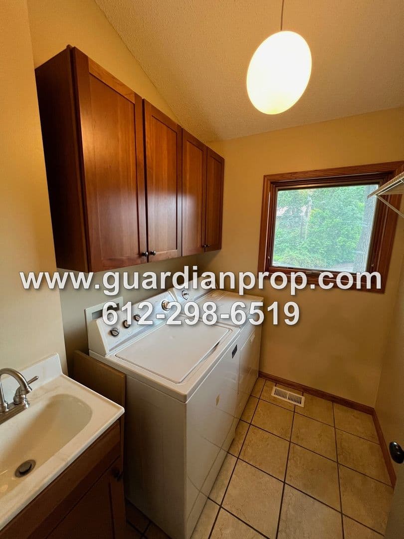 Mahtomedi House: 1158 Summit Avenue