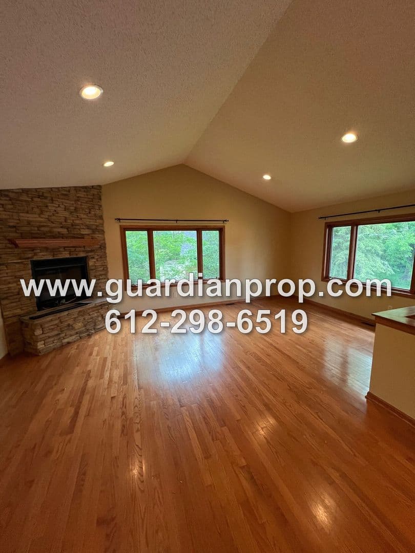 Mahtomedi House: 1158 Summit Avenue