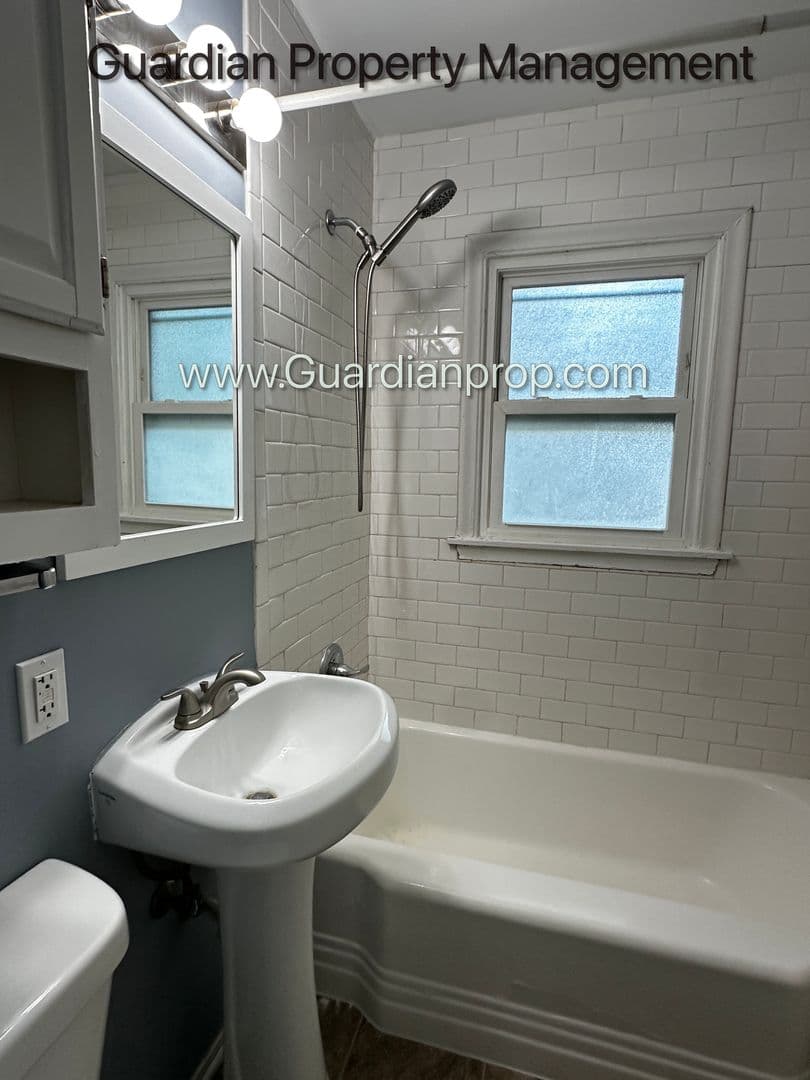 St. Louis Park House: 2944 Quebec Avenue S