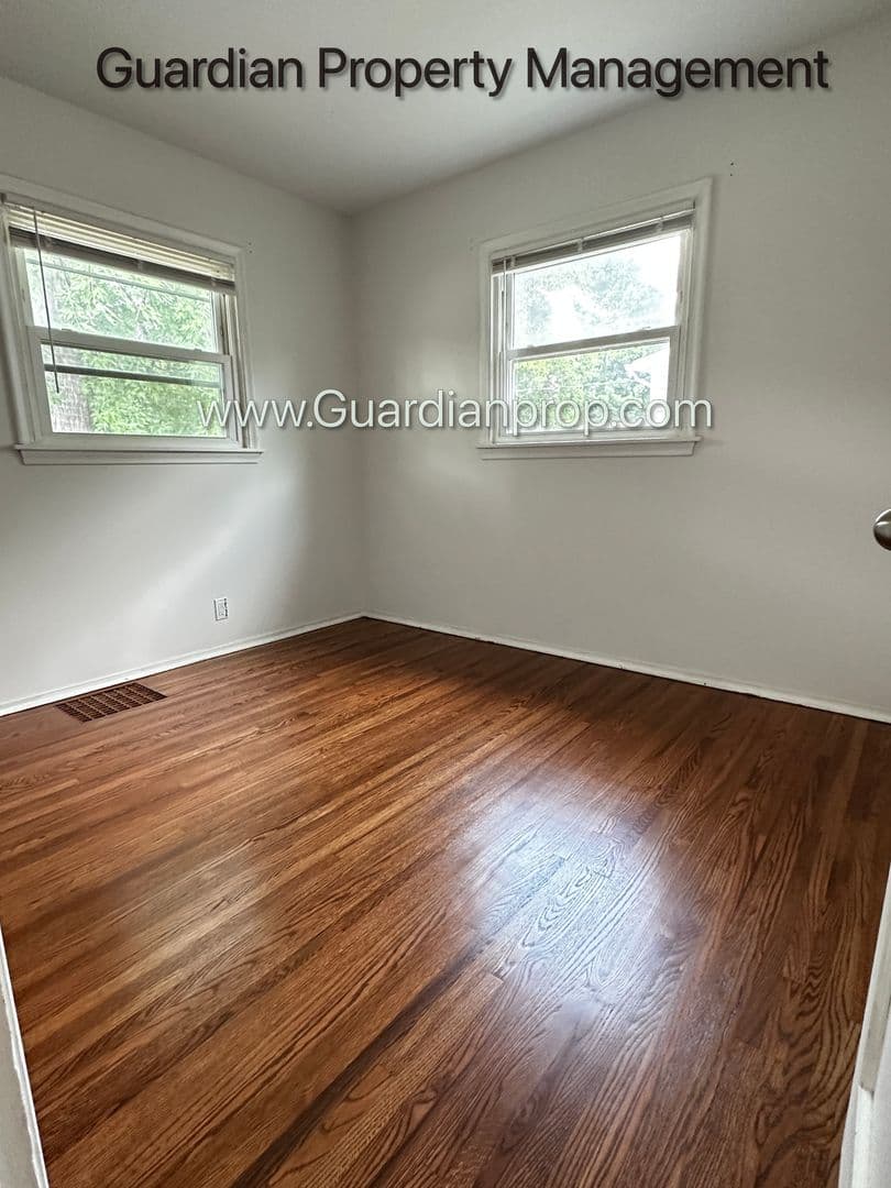 St. Louis Park House: 2944 Quebec Avenue S