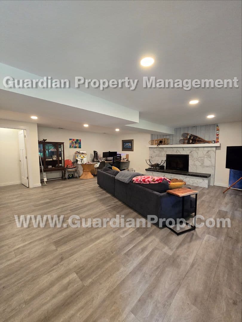 Mound House: 1445 Cherry Place