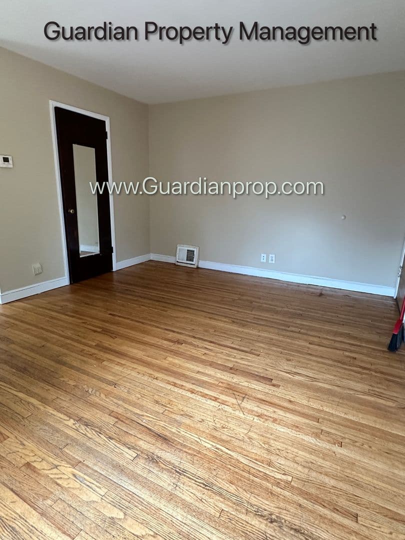 Minneapolis Apartment: 855 - 857 24th Avenue SE