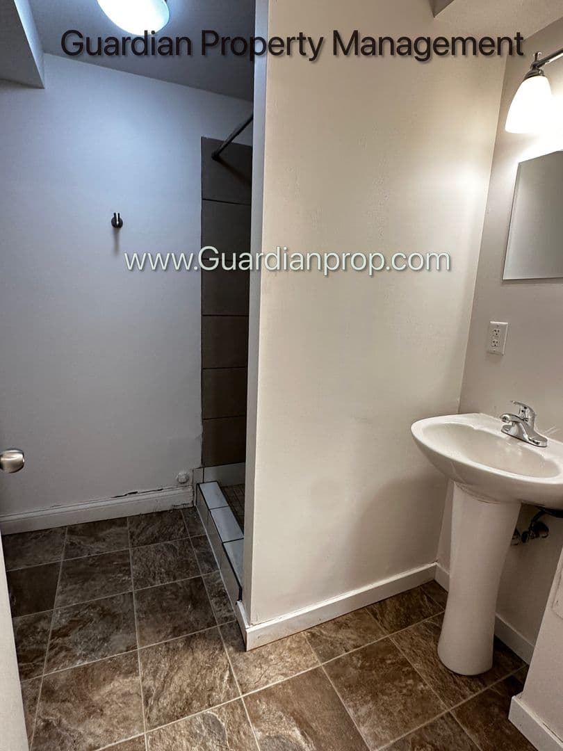 St. Louis Park House: 2944 Quebec Avenue S