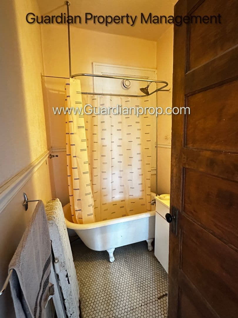 Minneapolis Apartment: 2882 Humboldt Ave S - #301