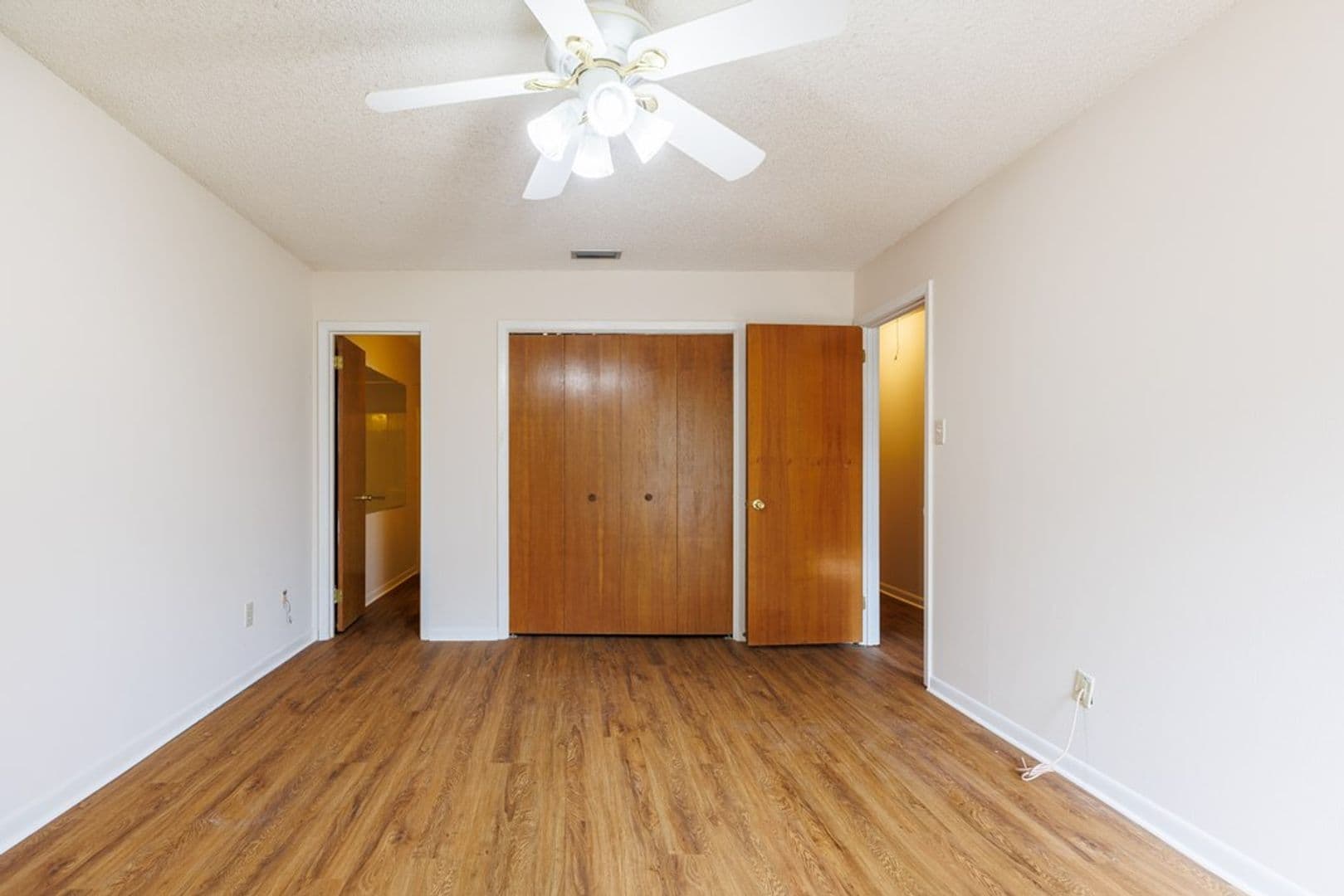 Valdosta House: 2211 S Sherwood Dr