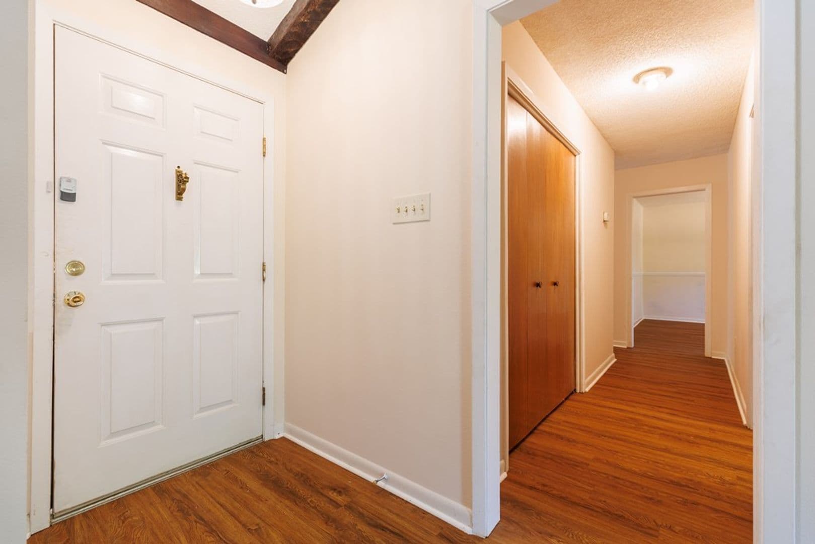 Valdosta House: 2211 S Sherwood Dr