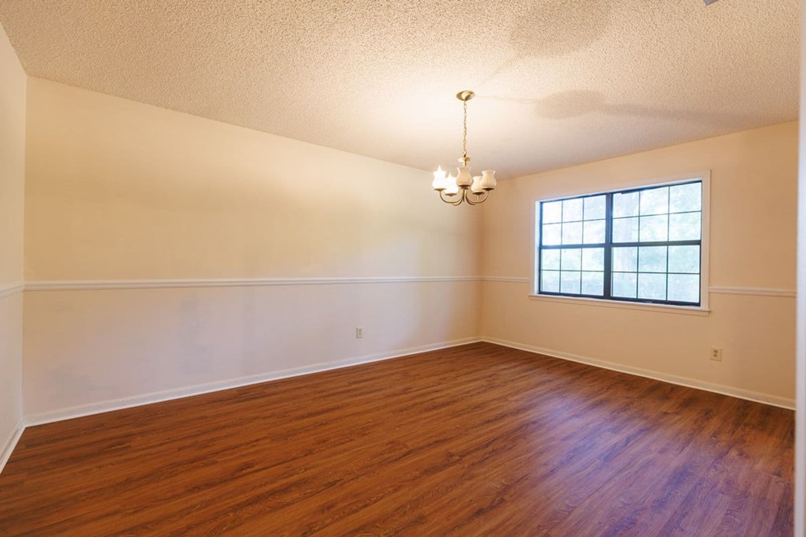 Valdosta House: 2211 S Sherwood Dr